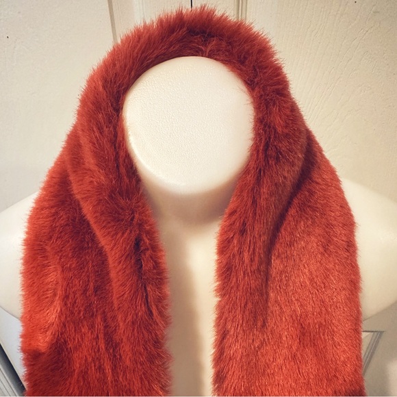 [ 2 FOR $40 ] MADE IN FRANCE VINTAGE ORANGE FAUX FUR SCARF - Picture 2 of 3
